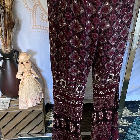Like new Earthbound Trading Co. Floral Elephants Wide Leg Pants Small - Picture 6 of 7
